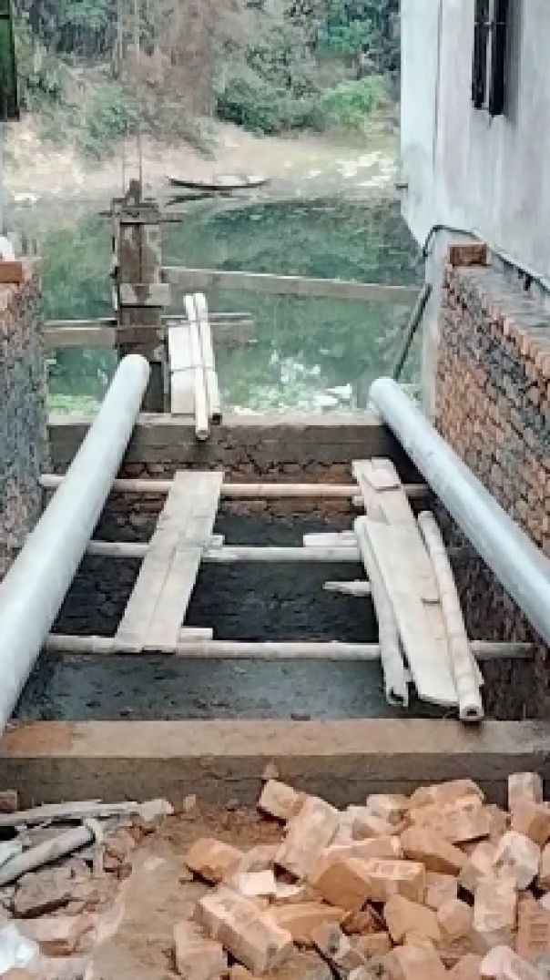 গল্লাক   বাজারে জনগুরুপ্তপূর্ন্য স্থান টয়লেট নির্মানের   চেষ্টা গঠতেপার প্রাণঘাতি মহামারী
