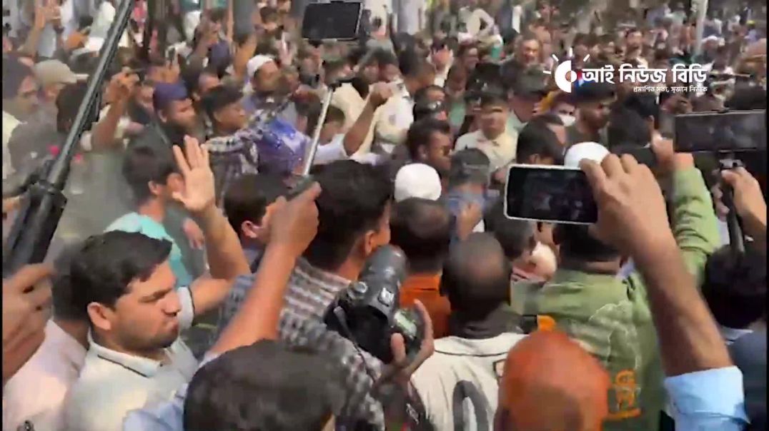 ৩২ নম্বর বাড়ির সামনে এসে 'জয় বাংলা' স্লোগান দেওয়ায় নারীসহ দুজনকে মা-রধর