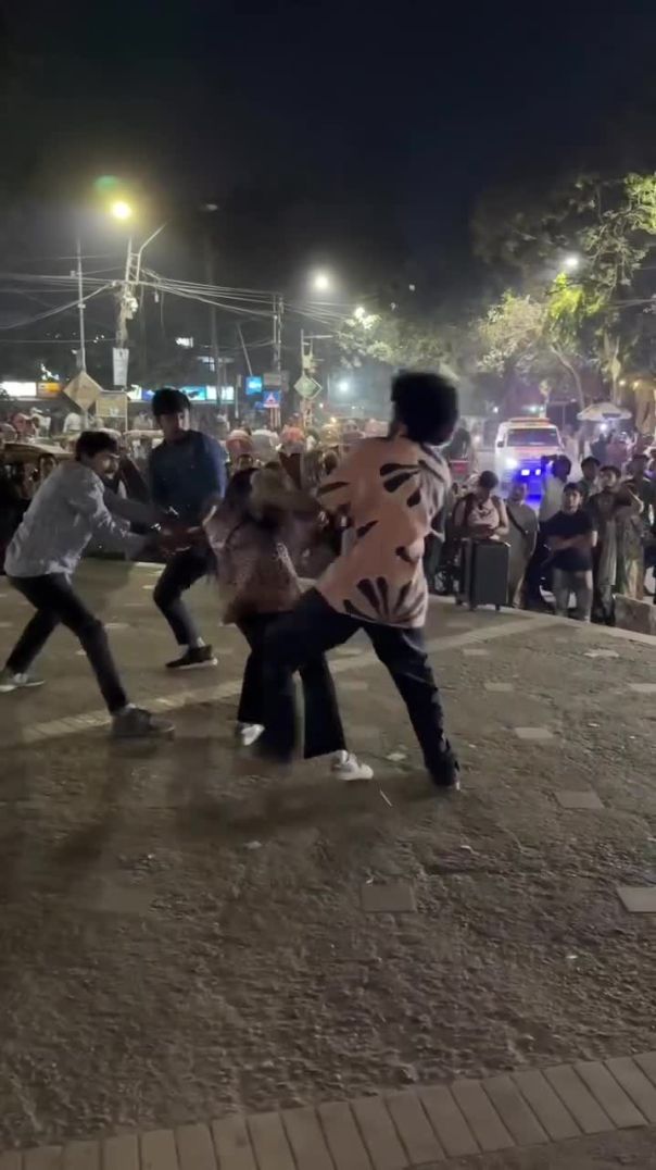 Nation in crisis? No worries! Charukola students are here with deep, dramatic shahbagi performances 