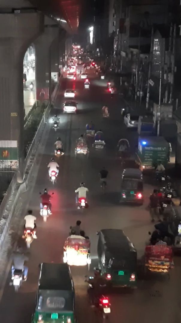 ইফতারের পরের ঢাকার দৃশ্য