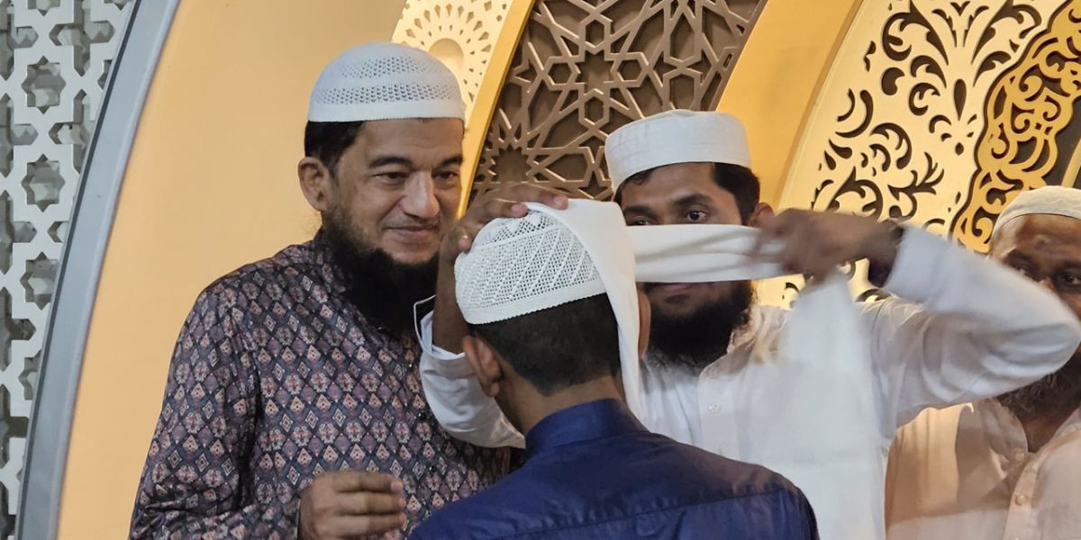 শহীদ রওশন-জামান হিফজখানার হেফজ সম্পন্নকারী ৫ হাফেজকে পাগড়ি প্রদান..