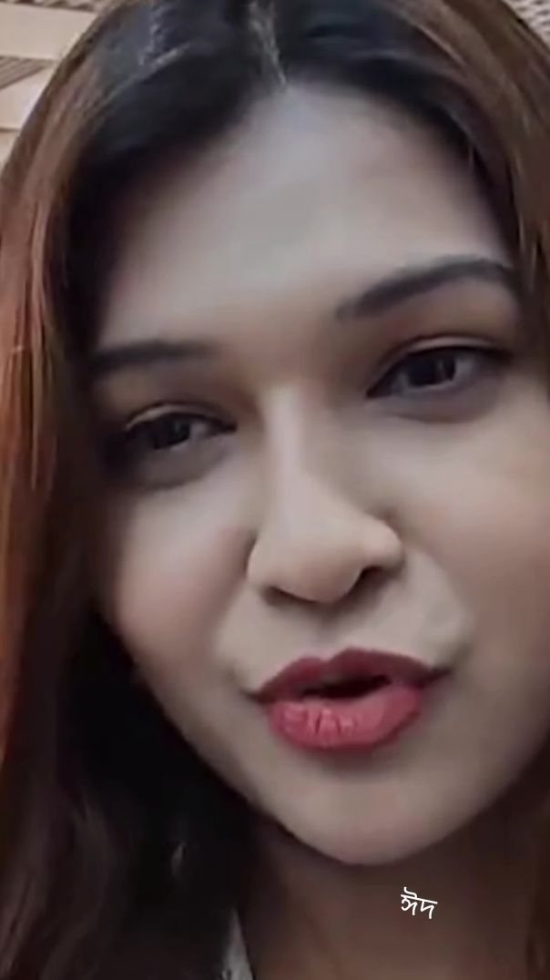 বয়ফ্রেন্ডের টাকায় সবার জন্য কেনাকাটা