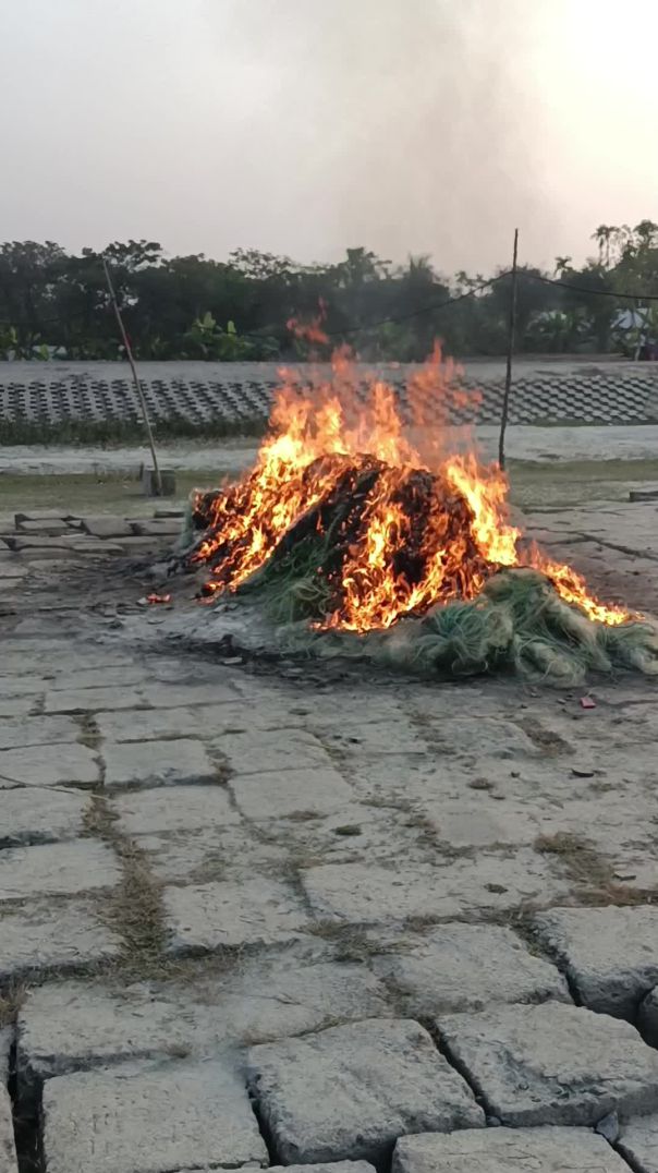 কোস্ট গার্ডের অভিযানে অবৈধ কারেন্ট জাল আটক করে পুড়িয়ে ফেলা হচ্ছে