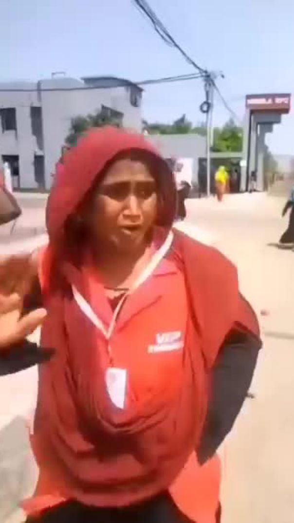 শ্রমিকদের কান্না থামাতে না পারলে গদি খামচে  ধরে রেখে লাভ কি!