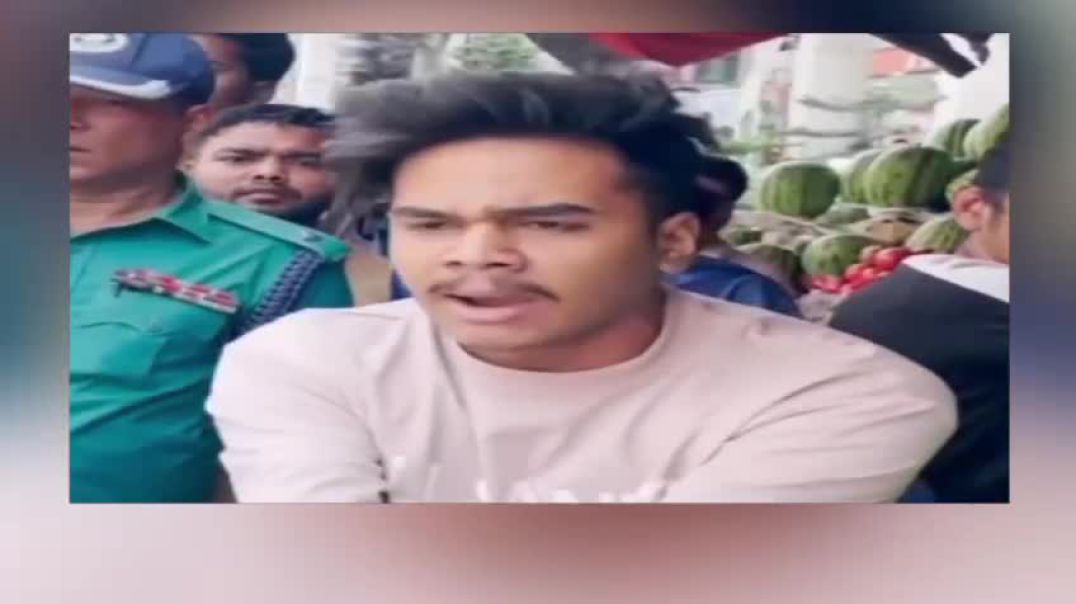 ফুটপাতের  ফুড কার্ট ভে'ঙে দেওয়ায় ক্ষু'ব্ধ হলো কিশোর।