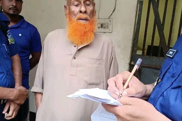 ভালুকায় ৫ বছরের শিশুকে ধর্ষণ চেষ্টায় ৮০ বছরের বৃদ্ধ সামাদ সরকার'কে  গ্রেফতার করেছে ভালুকা মডেল থানা পুলিশ।..