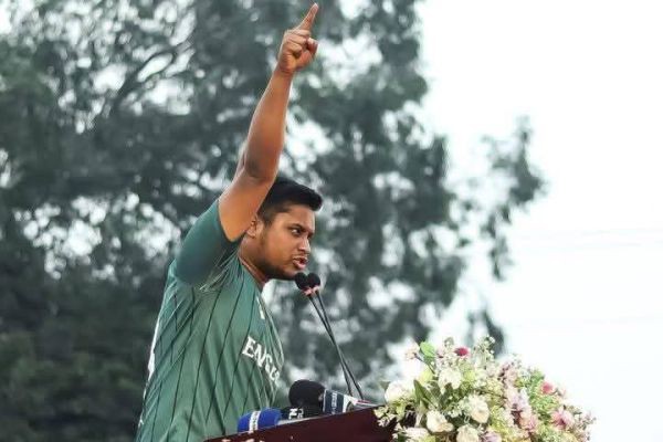 আমিও মানুষ, তুমিও মানুষ! <br>তফাৎ শুধু শিরদাঁড়ায়। <br> <br>স্যালুট আমাদের জার্সি পরা ক্যাপ্টেন।  <br> <br>বিড়ালের মতো ৫০০ বছর বেঁচে থাকার চেয়ে, সিংহের মতো ১ ঘন্টা বাঁচতে চাই।..