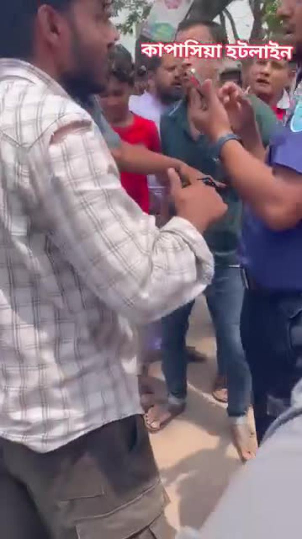 কাপাসিয়ার ফকির মজনু শাহ ব্রিজের মোড়ে গাড়ির কাগজপত্র চেক করার নামে প্রতিদিনই পুলিশের ঘুষ  বাণিজ্য
