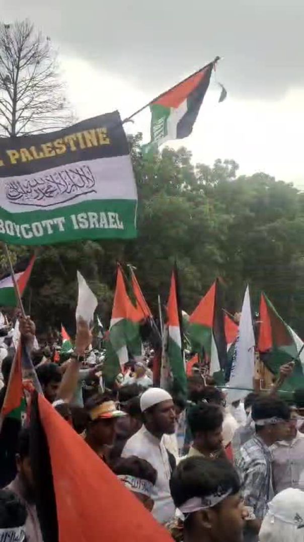 সোহরাওয়ার্দী উদ্যান এখন জনসমুদ্র।