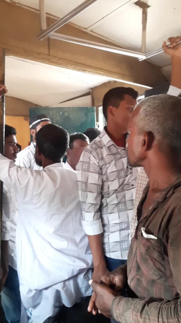 ট্রেনে উপচেপড়া ভীড়