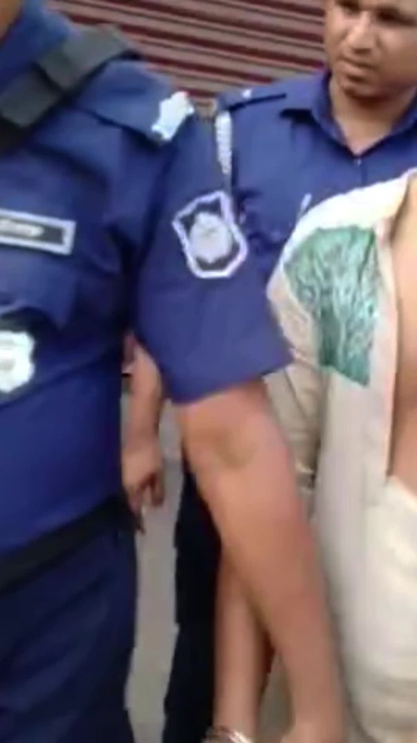 চাঁ'দাবাজির অভিযোগে তুষভান্ডার বাজার হতে ১ জনকে আটক করেছে যৌথ বাহিনী