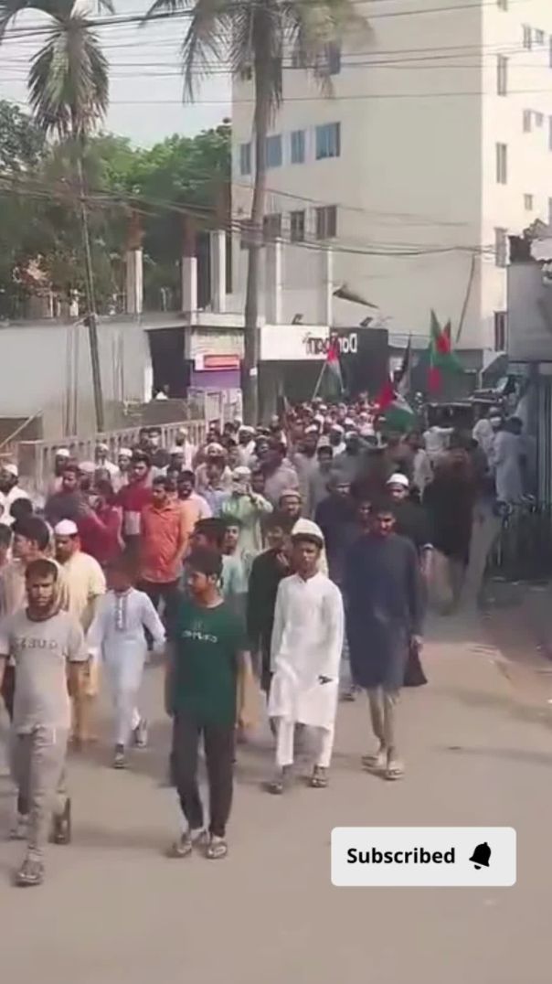 পূর্ব থেকে পশ্চিম স্লোগানে শুধু ফি লি স্তি ন