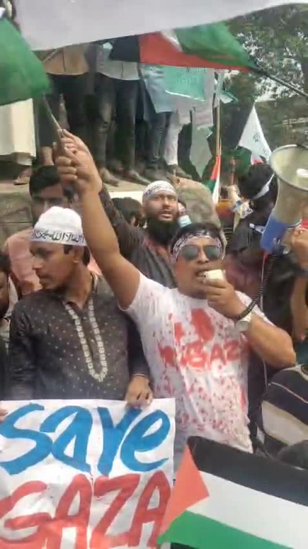 সোহরাওয়ার্দীতে ঢল নেমেছে মানুষের।