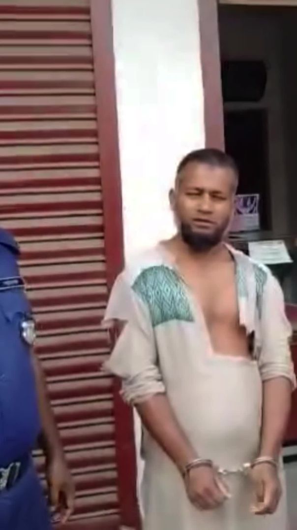 তুষভান্ডার বাজার হতে ১ জনকে আটক