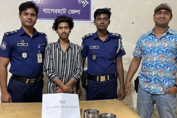 ফকিরহাট মডেল থানার এস আই মিশনের নেতৃত্বে পুলিশের একটি দল গোপন সংবাদের ভিত্তিতে অভিযান পরিচালনা করে বাগেরহাটের  চাপাতলা এলাকার শেখ নজরুল ইসলাম এর পুত্র শানজিদুল ইসলাম সেতু(১৯)কে ইয়াবা সহ গ্রে..