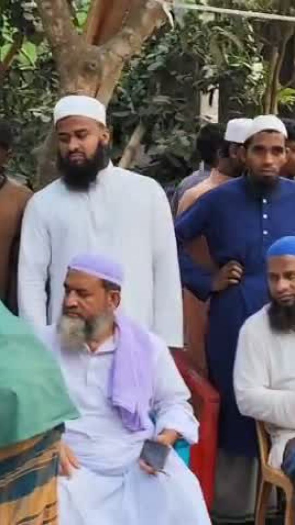 মুসলিম মেয়ের বাড়িতে হিন্দু ছেলে আটক