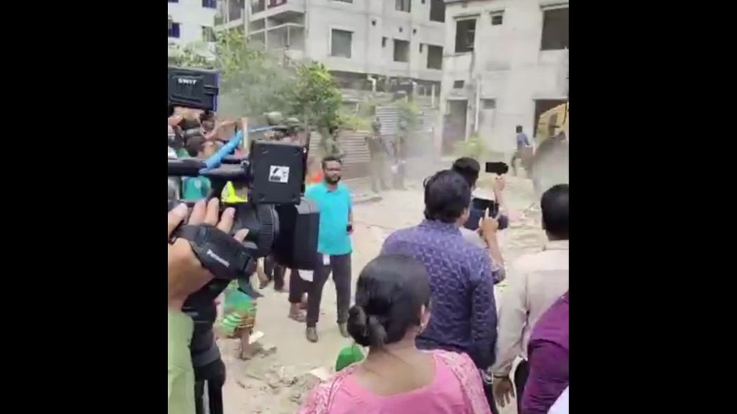 মোহাম্মদপুর কাটাসুর খালের (হাইক্কার খাল) অবৈধ স্থাপনা/ভবন উচ্ছেদে অভিযান পরিচালনা করছে ডিএনসিসি