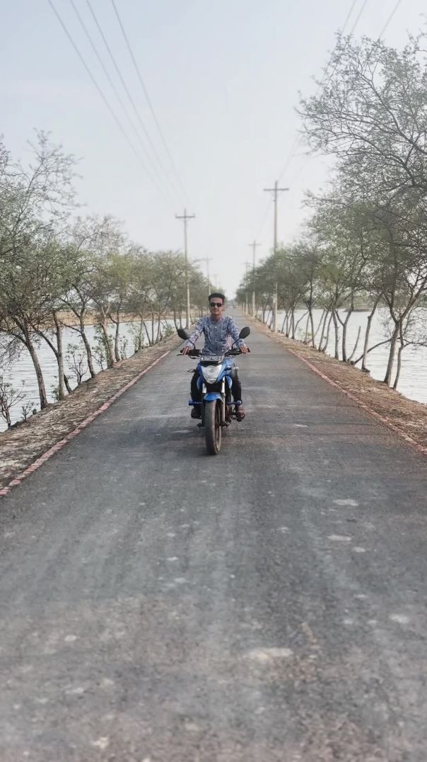 ফাঁকা রাস্তায় নিরিবিলি পরিবেশে হালকা চেষ্টা
