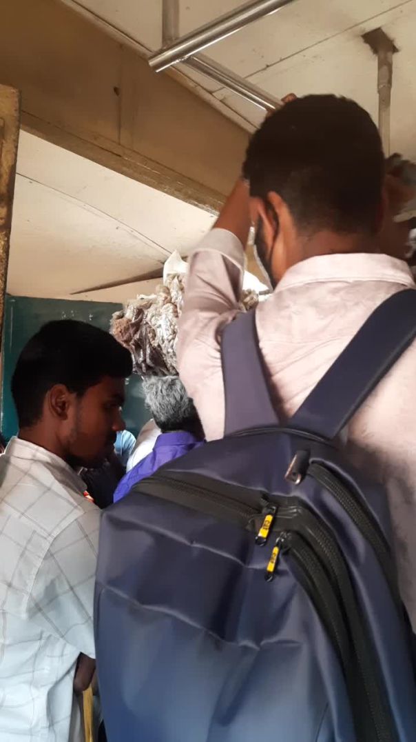 হকারের দখলে ট্রেন