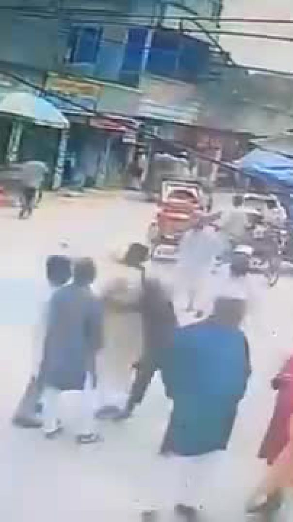 বিএনপির সাবেক সদস্য সচিব আজাদ রহমানের উপর হামলার সিসিটিভি ফুটেজ