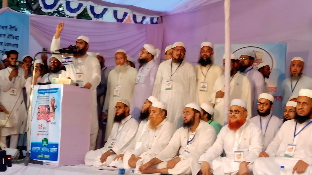 ফেনীর শহীদ মিনার চত্বরে  বাংলাদেশ খেলাফত মজলিসের গণসমাবেশে আল্লামা মামুনুল হক।