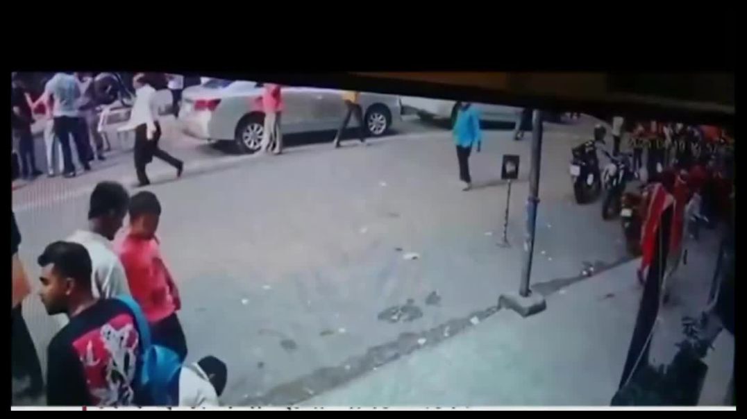দুই নারী শিক্ষার্থীকে দেখে হাসাহাসি করেছিলো, এমন অভিযোগেই ছুরিকাঘাতে হত্যা করা হয় প্রাইমএশিয়া বিশ্বব