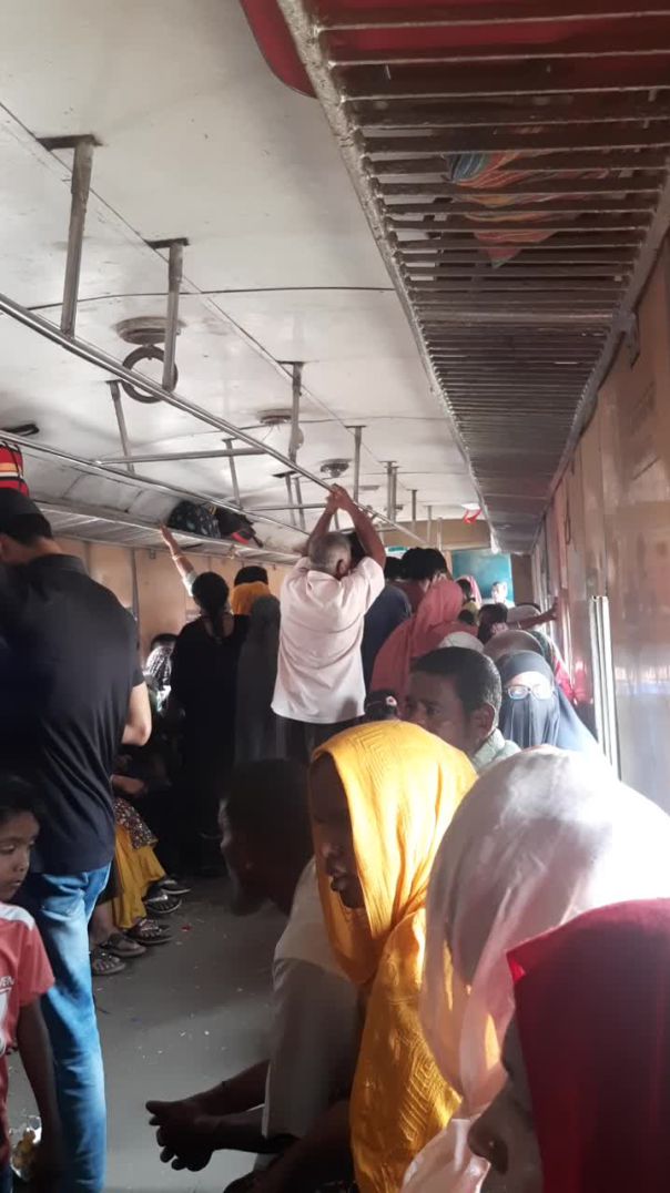 কর্মস্থলে ফিরতে মানুষের ঢল