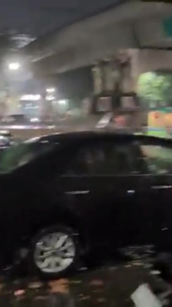 রাজধানীতে বৈশাখী ঝড়
