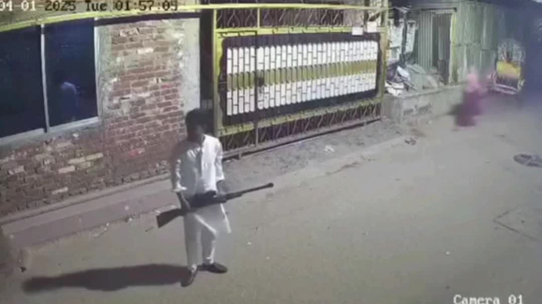 রাজধানীর ভাটারায় প্রকাশ্যে আ-গ্নে-য়া-স্ত্র নিয়ে ভীতি প্রদর্শনের ঘটনায় এক যুবককে গ্রে-ফ-তা-র করেছে ড