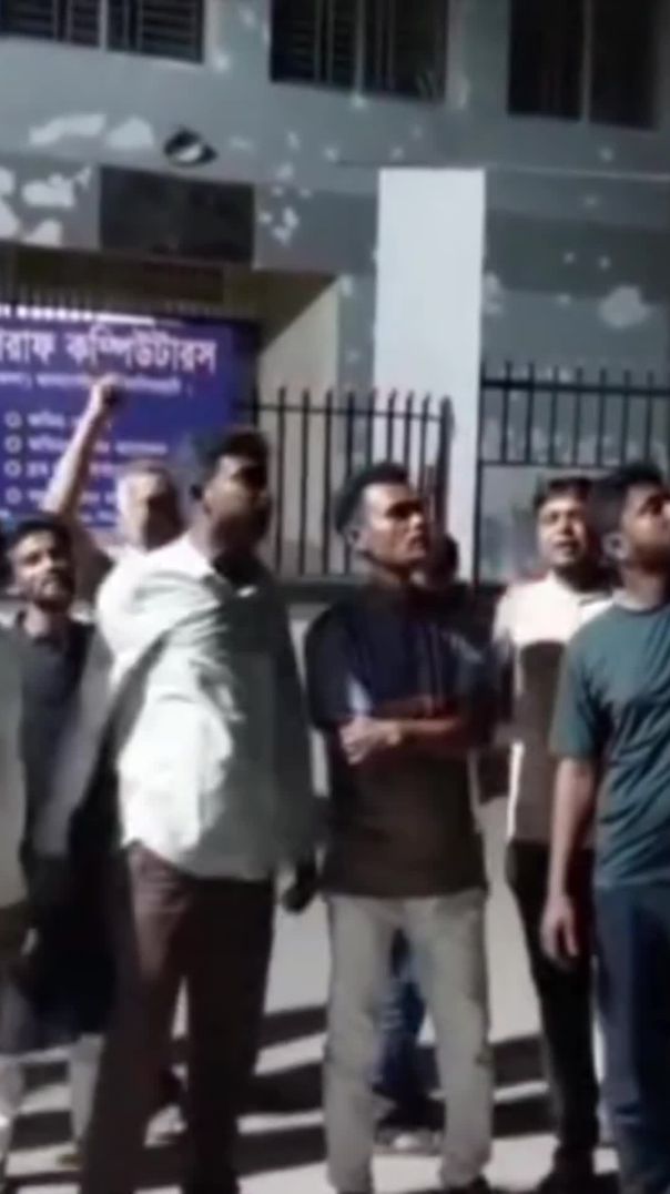 লালমনিরহাট পৌরসভার কাউন্সিলর রাশেদের ফাঁ'সির দাবীতে উত্তাল লালমনিরহাট