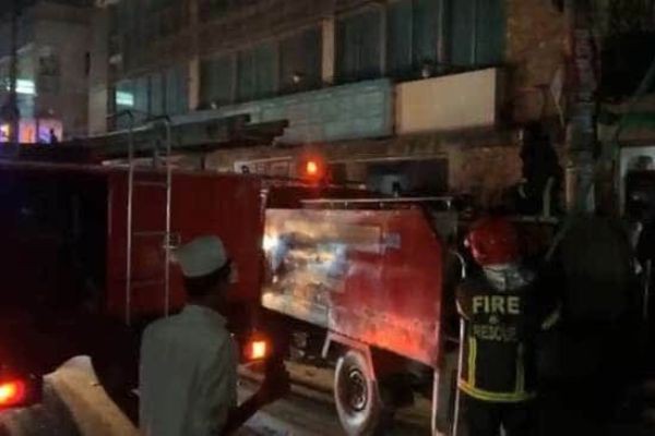 খুলনায় ইসলামী ব্যাংক হাসপাতালে আগ্নিকান্ডের ঘটনা। বৃহস্পতিবার সন্ধ্যা ৭টার দিকে নগরীর জাতিসংঘ পার্ক সংলগ্ন হাসপাতালটির ভবনের নিচ তলায় এ আগুন লাগে।  প্রায় এক ঘন্টা চেষ্টার পর ফায়ার সার্ভিস..