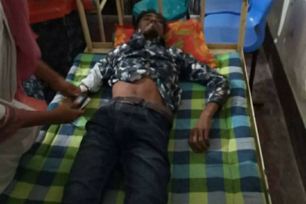 রাত আনুমানিক ৮টার দিকে মোটরসাইকেল দুর্ঘটনায় ফকিরহাটের বৈলতলী গ্রামের শফিকুল মোড়লের ছেলে মাহাতের মোড়ল (১৮) সাড়ে ৯টায় মারা গেছেন। অপর দুই আরোহী গুরুতর আহত। ত এরা হলেন টাউন নওয়াপাড়া বাজারের দ..