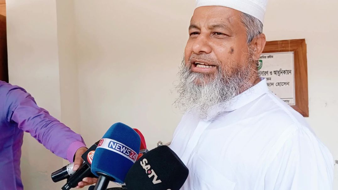 আবারো কুয়েট ৩৭ শিক্ষার্থীকে শো-কজ করায় শিক্ষার্থীদের বিক্ষোভ মিছিল  এ ব্যাপারে প্রেস ব্রিফ করছেন ক