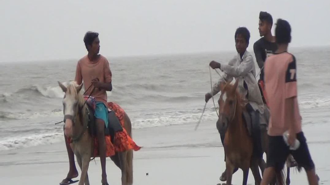 ভয়ংকর বন্যার পরিস্থিতি কুয়াকাটা সমুদ্র সৈকত এখন শান্ত
