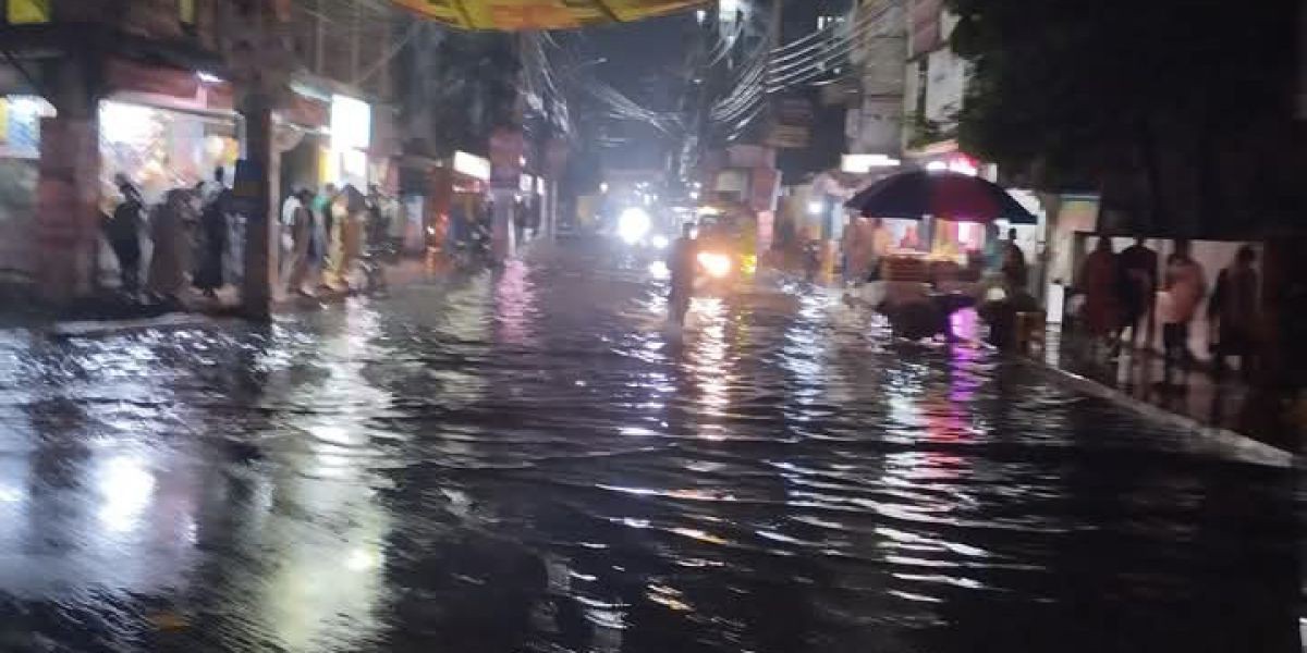 খুলনা সিটি কর্পোরেশন কোটি টাকা খরচ করে ড্রেন নামের খাল উন্নয়নের  ফল ভোগ করছে খুলনা বাসী..