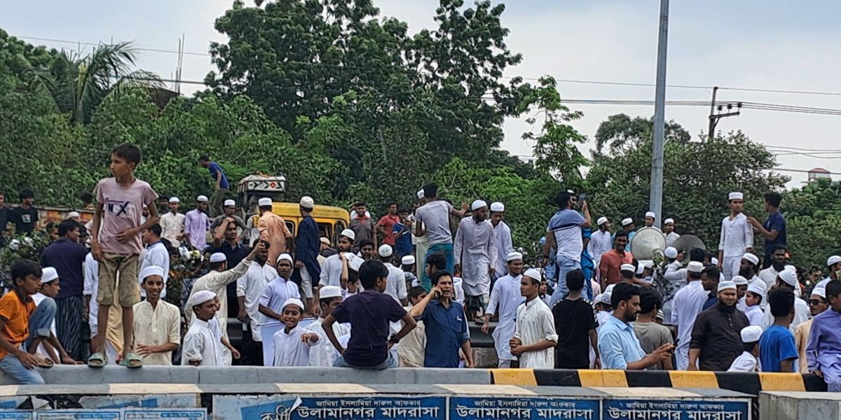 কেরানীগঞ্জে হাট নিয়ে উত্তেজনা, অবরোধে অচল এক্সপ্রেসওয়ে