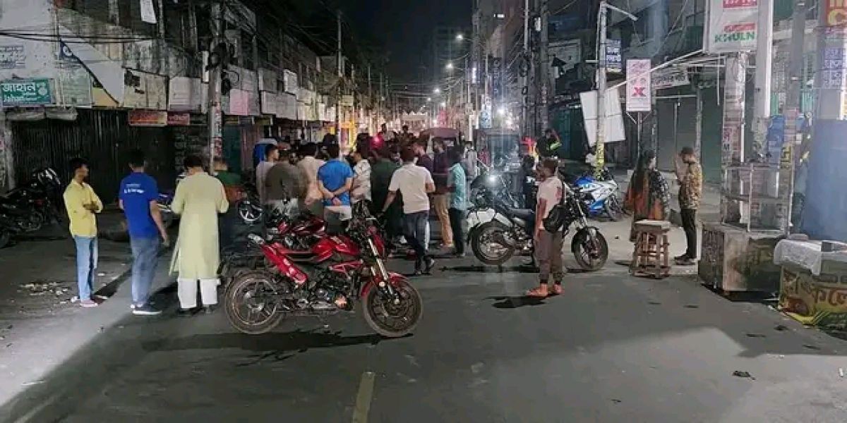 আওয়ামী লীগ নিষিদ্ধের দাবিতে খুলনা ব্লকেড কর্মসূচি পালিত হচ্ছে..
