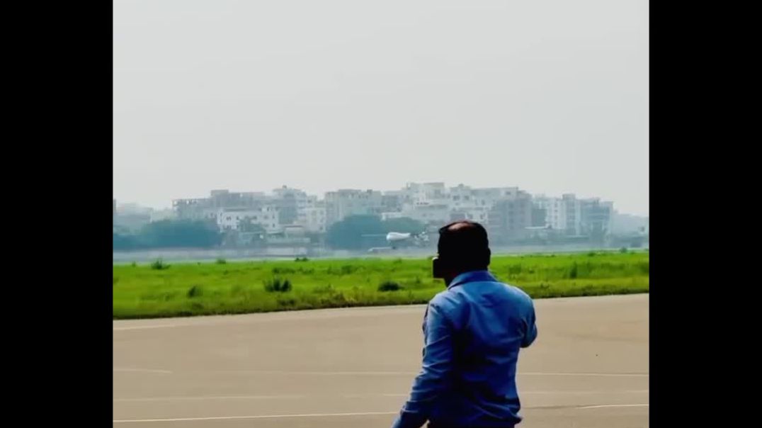 জরুরি অবতরণে যাত্রীরা নিরাপদ