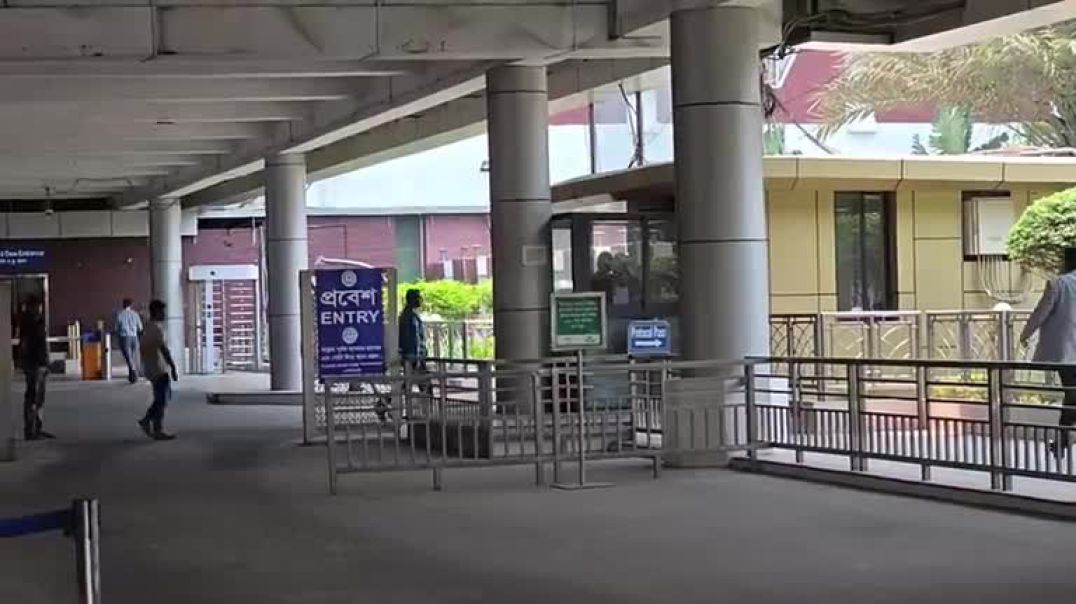 ⁣ভি আই পি টার্মিনাল দিয়ে কিভাবে আব্দুল হামিদ পা-লি/য়ে গেলেন? দেখতে এসেছেন স্বরাষ্ট্র উপদেষ্টা