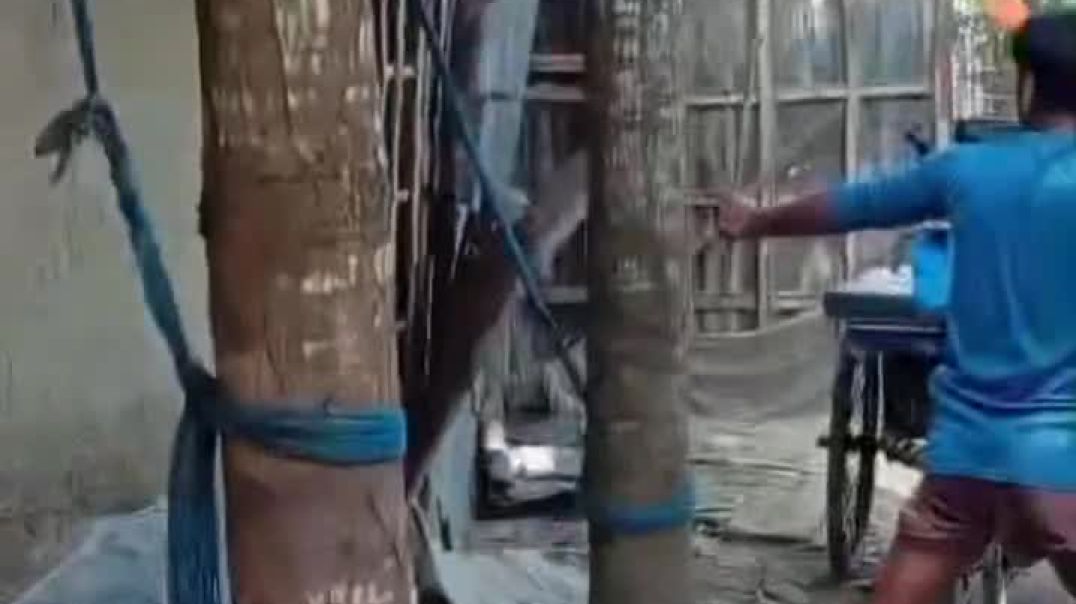 খুলনা ডুমুরিয়া উপজেলায় জমিজমা সংক্রান্ত ঝামেলা নিয়ে ব্যাপক সংঘর্ষ।
