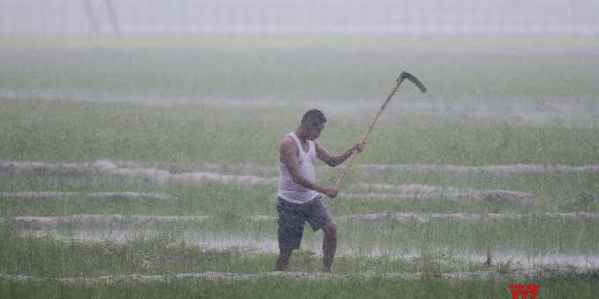 বৃষ্টি: আল্লাহর রহমত ও গরিব মানুষের দুর্ভোগ