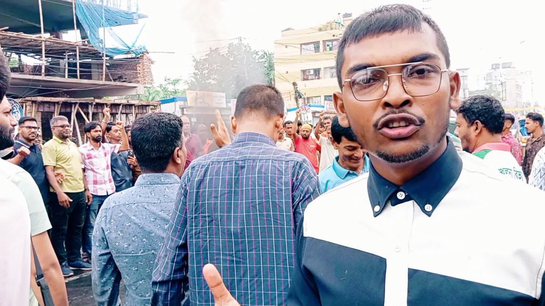 খুলনা কেএমপি কমিশনারের পদত্যাগের দাবিতে ব্যাপক বিক্ষোভ মিছিল