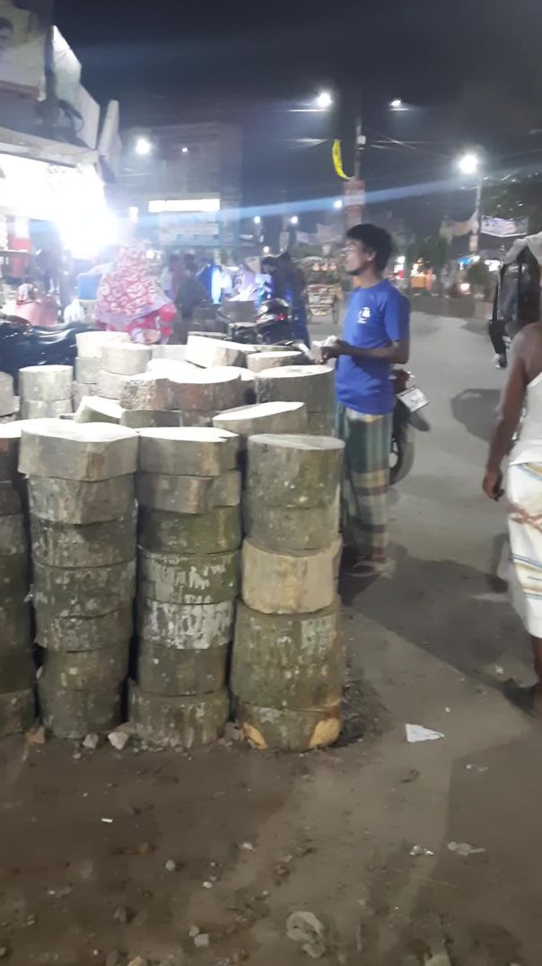 শেষ মুহুর্তের বেচাকেনা রমরমা