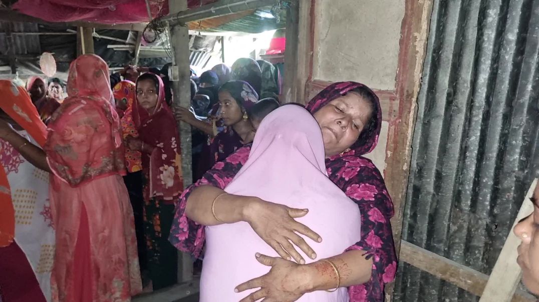 ওমরপুরে গৃহবধূকে গলায় ওড়না পেঁচিয়ে হত্যার অভিযোগ। স্বামী উধাও।