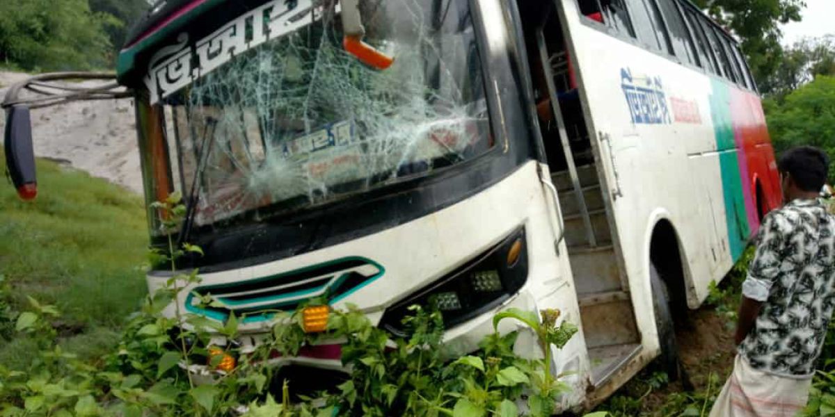 ঠাকুরগাঁওয়ে সড়কে প্রাণ গেল বাবা-মেয়ের 