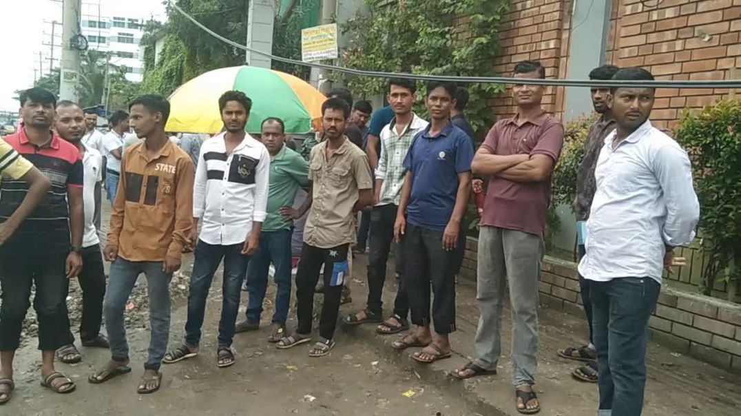 জিরানী বাজার এলাকায় হাজার ও শ্রমিক বেকার বিভিন্ন গেটে ঘোরাফেরা করছে