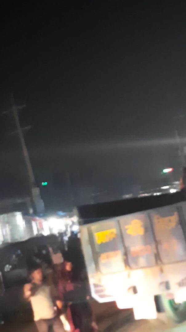 ট্রাকেও ফিরছে মানুষ