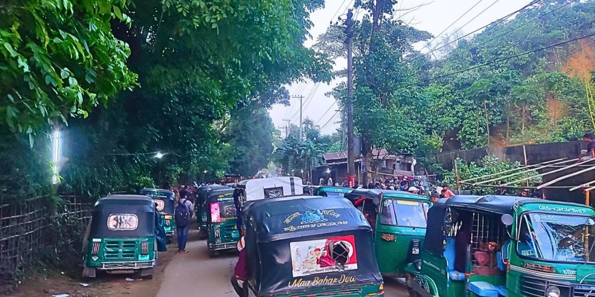 সড়কের পাশে পশুর হাট গুলোর কারণে তীব্র যানজটের সৃষ্টি, বিকল্প উপায় প্রয়োজন..