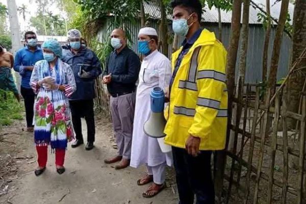 আজকে রাজারহাট উপজেলার উমরমজিদ ইউনিয়নের  ঘুমারু ভীমশীতলা মৌজার ২ নং ওয়ার্ড এ।গাজীপুর থেকে আগত একটি পরিবারের ১ জন সদস্য কোভিড ১৯ রোগে আক্রান্ত হওয়ায় ঐ পরিবারের বাস স্থানের বাড়িসহ আশপাশের ৭টি ব..