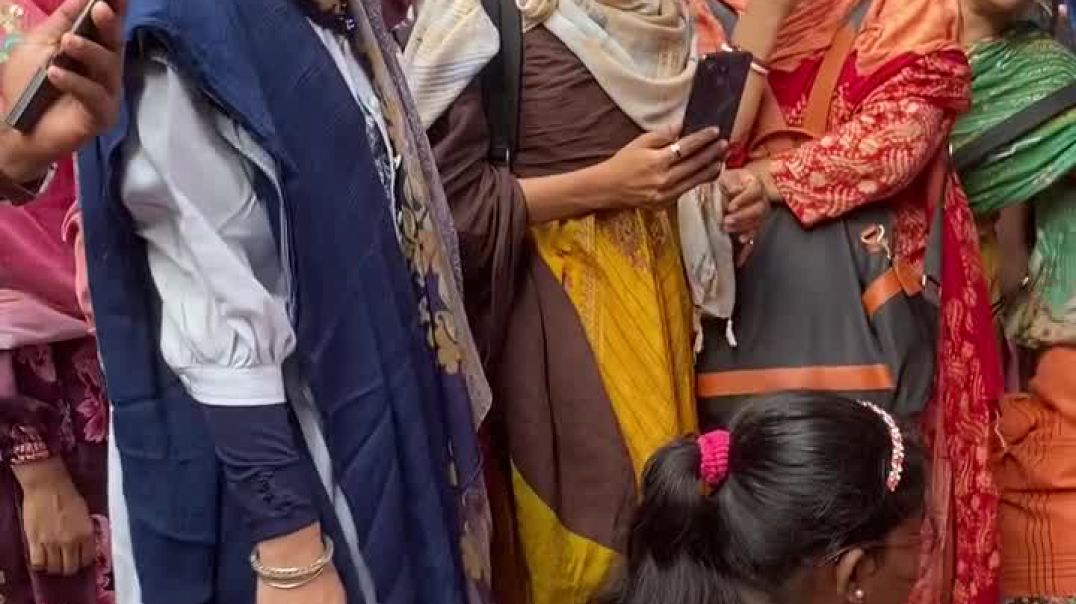 ক্লাবে অবস্থানকারীদের সামনে সামান্তা শারমিন
